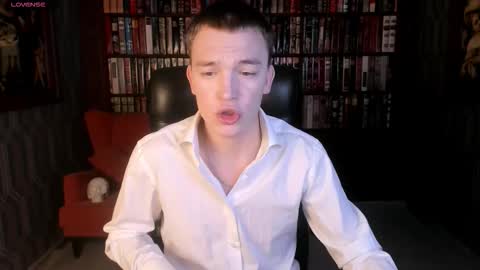 Derek online show from November 14, 8:11 pm