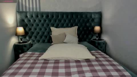 Derek online show from January 7, 7:19 pm