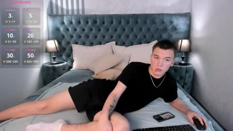 Derek online show from November 8, 9:12 am