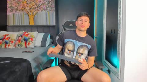 Snapshot of derek_hussain chatting on October 29, 2:13 am Derek Hussain online show from October 29, 2:13 am