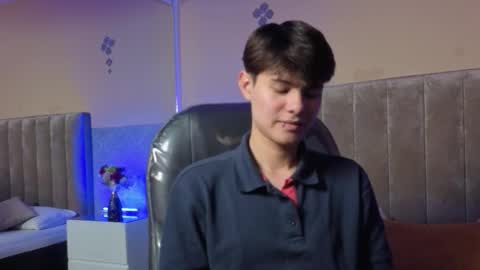 derek_sinn online show from February 28, 8:35 pm