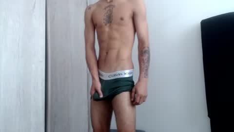 derek_star_ online show from June 25, 4:01 pm