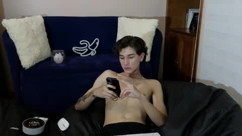 Derek online show from November 28, 1:24 am