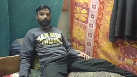 desi_boy799417 online show from December 20, 9:38 am