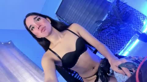 Snapshot of destinyrosexxx chatting on February 2, 1:02 am Chelsea online show from February 2, 1:02 am