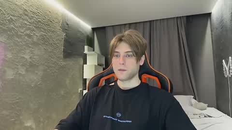 devilnut1 online show from June 2, 7:54 am