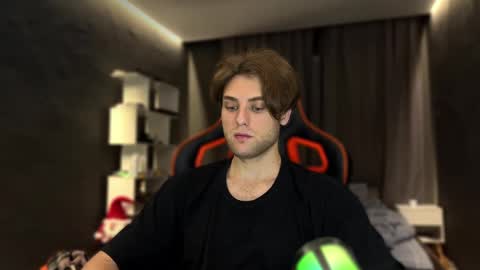 devilnut1 online show from November 10, 7:11 am