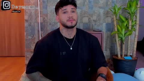 Snapshot of deymon_scott chatting on October 3, 4:37 pm JULIAN online show from October 3, 4:37 pm