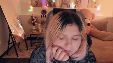 Dia online show from April 14, 8:45 pm