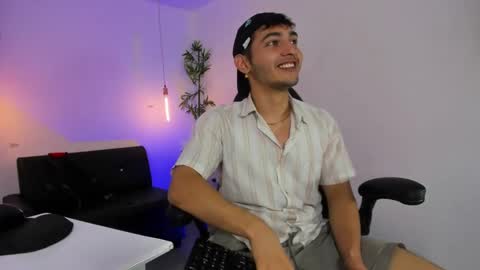 Snapshot of diegorogue_ chatting on December 9, 3:22 pm Diego rogue online show from December 9, 3:22 pm