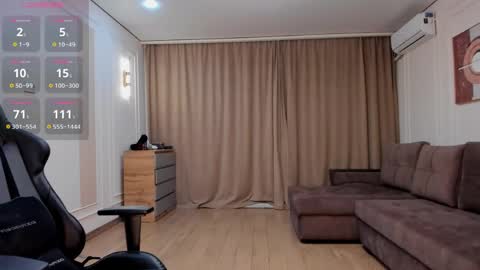 Reina online show from April 15, 1:36 pm