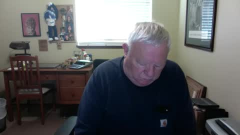 dirtrider195080438 online show from April 13, 6:12 pm