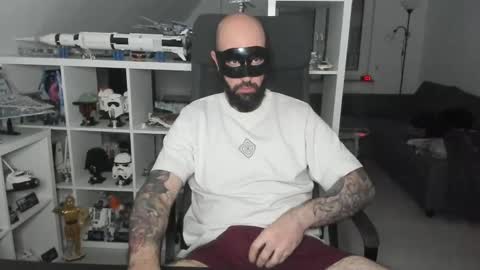 Snapshot of dirtybalws chatting on November 2, 12:10 am Robert online show from November 2, 12:10 am