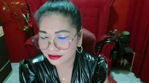 LatexQueen online show from April 25, 4:37 pm