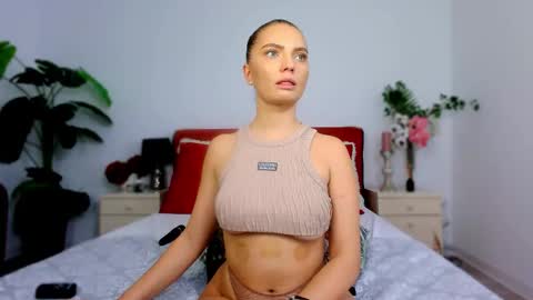 Chloe online show from November 5, 10:39 am