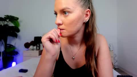 Chloe online show from February 25, 10:08 am