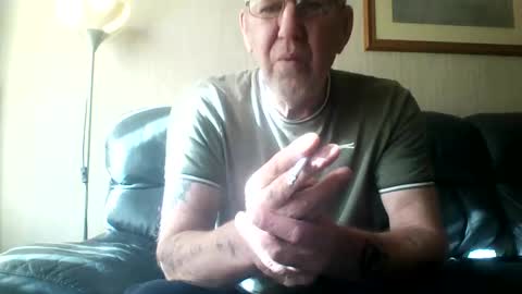 Snapshot of discovery63 chatting on October 12, 11:25 am discovery63 online show from October 12, 11:25 am
