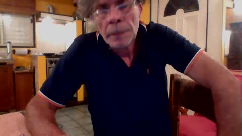 Snapshot of discretopasivo chatting on October 21, 1:44 am discretopasivo online show from October 21, 1:44 am