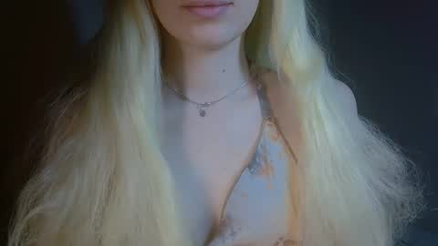 DitaMilton online show from February 18, 8:19 pm