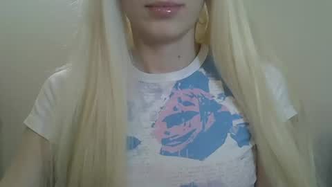 DitaMilton online show from August 6, 7:23 pm