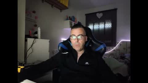 ditos_c online show from February 18, 8:36 am