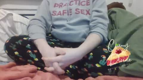 divinecherrypie online show from February 2, 4:05 am