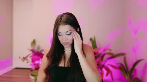 DivineLynn online show from February 4, 6:12 pm