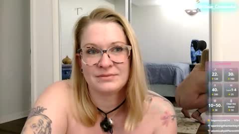 Snapshot of dixie_comanche chatting on October 21, 10:35 pm dixie_comanche online show from October 21, 10:35 pm