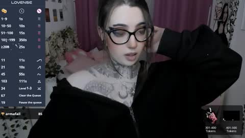 dixipixi_ online show from April 4, 6:42 am