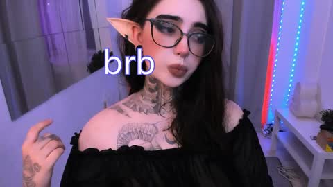 dixipixi_ online show from May 9, 7:36 am