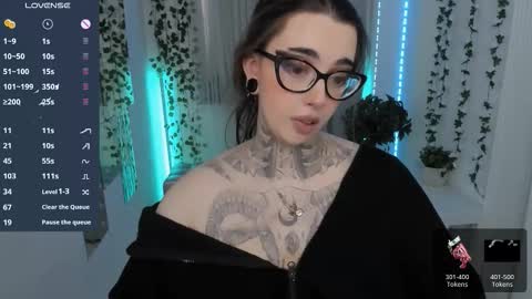 dixipixi_ online show from March 18, 7:25 am