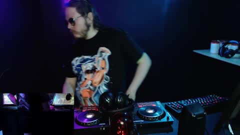 Adrian Arturo online show from February 2, 11:11 pm