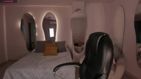 Dolcie  online show from February 20, 12:04 pm