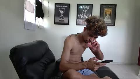 DollarHot30 online show from April 11, 3:27 pm