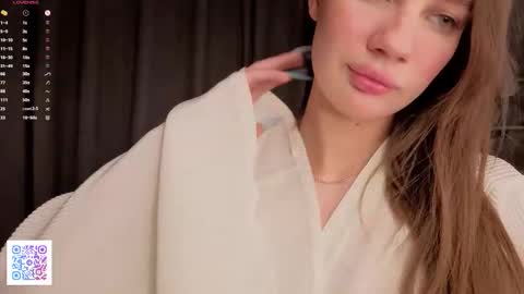 Emilia online show from December 15, 4:30 am