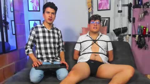 Snapshot of dom2travelers_sm chatting on February 25, 2:48 pm Diego Castell online show from February 25, 2:48 pm