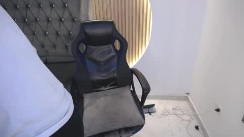 domboy  online show from May 8, 10:59 pm