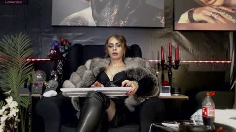 Snapshot of dominatrixeve chatting on February 7, 9:26 am Dominatrix Eve online show from February 7, 9:26 am