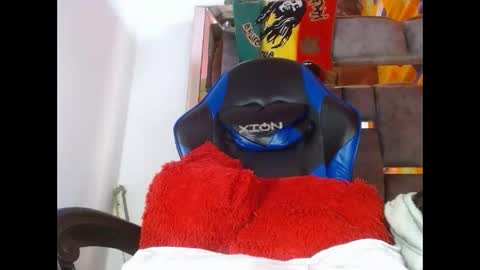 Snapshot of dominic751 chatting on October 16, 7:02 pm dominic751 online show from October 16, 7:02 pm