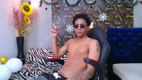 dominic_smith_ online show from November 17, 11:40 pm