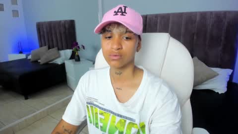 Snapshot of dominick_joness chatting on February 7, 8:42 pm Dominick  online show from February 7, 8:42 pm