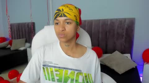 Snapshot of dominick_joness chatting on February 15, 10:21 pm Dominick  online show from February 15, 10:21 pm