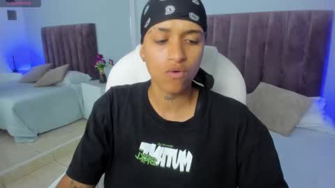 Snapshot of dominick_joness chatting on February 10, 10:19 pm Dominick  online show from February 10, 10:19 pm