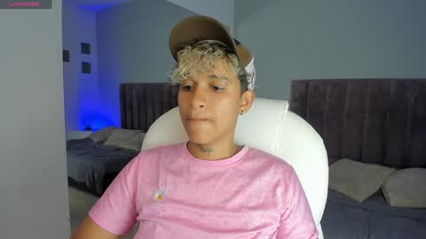 Snapshot of dominick_joness chatting on January 22, 10:59 pm Dominick  online show from January 22, 10:59 pm