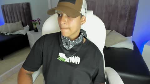 Snapshot of dominick_joness chatting on January 29, 11:46 pm Dominick  online show from January 29, 11:46 pm