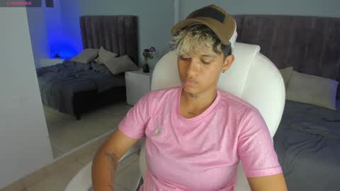 Snapshot of dominick_joness chatting on January 23, 2:02 am Dominick  online show from January 23, 2:02 am