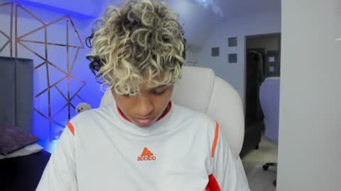 Snapshot of dominick_joness chatting on February 3, 11:47 pm Dominick  online show from February 3, 11:47 pm