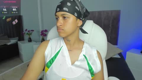 Snapshot of dominick_joness chatting on January 31, 11:03 pm Dominick  online show from January 31, 11:03 pm