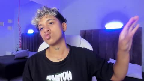 Snapshot of dominick_joness chatting on February 19, 8:52 pm Dominick  online show from February 19, 8:52 pm