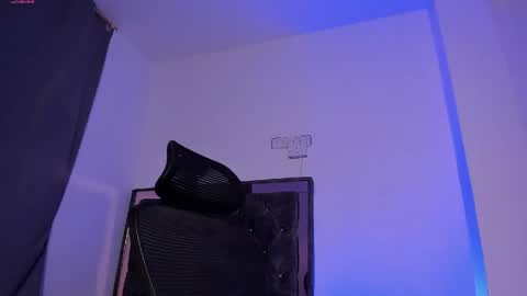 Donat Independent Model online show from April 16, 1:49 am